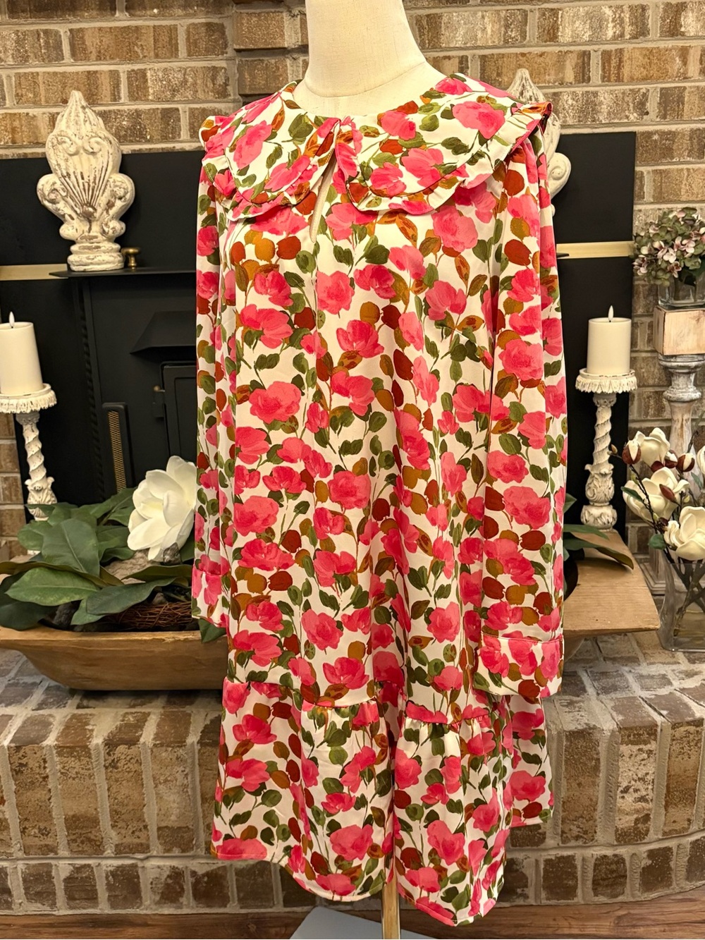 Who What Wear Floral Pink Dress with  Oversized Ruffled Collar w/Pockets
0410